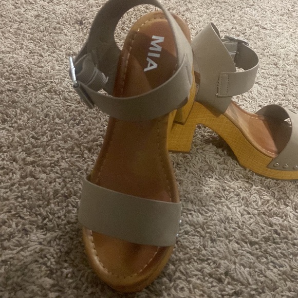 Sandals - Picture 2 of 3